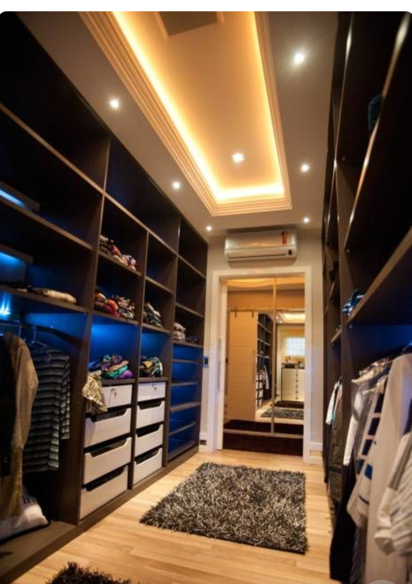 Большая открытая гардеробная комната с комбинированным наполнением Бобруйск