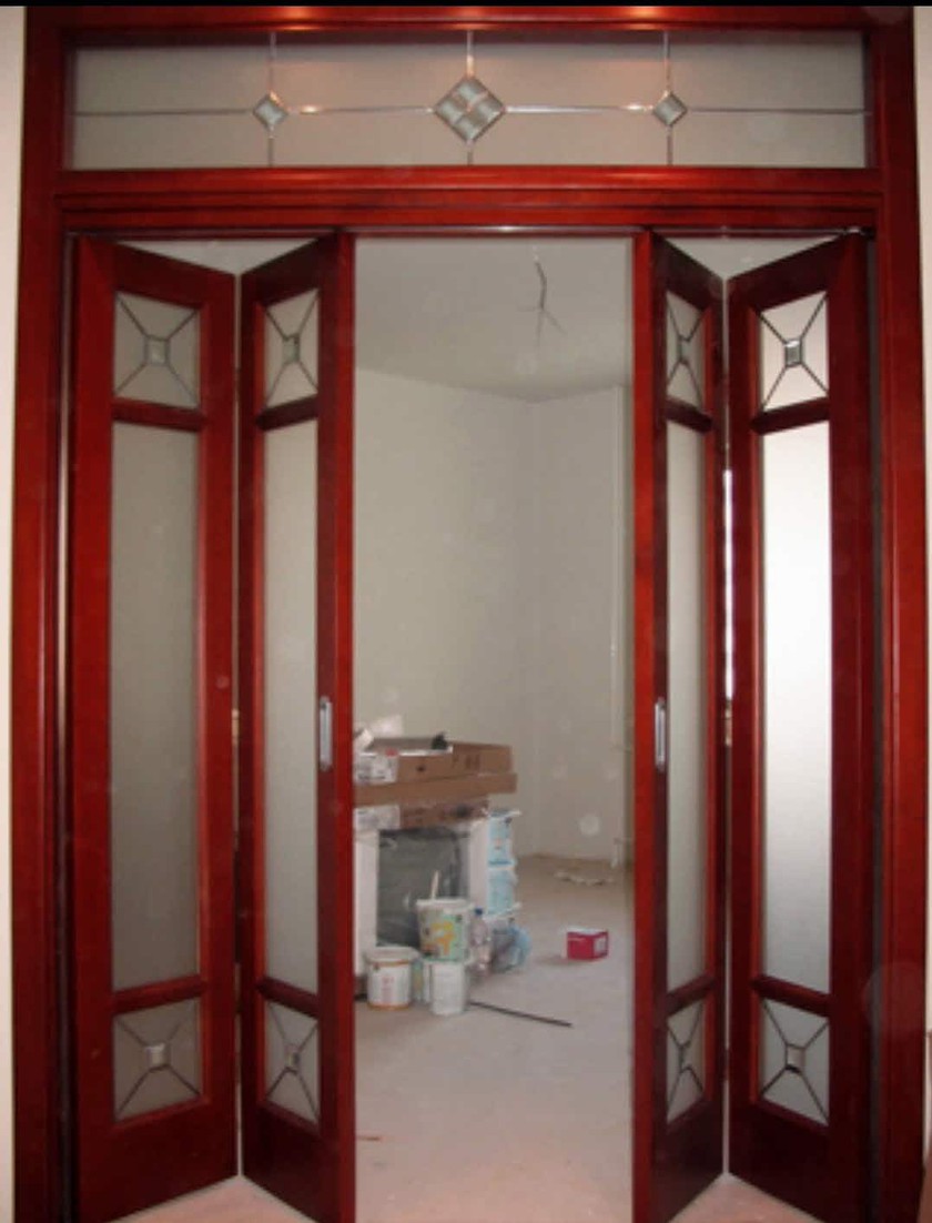 Дверь гармошка с декоративными стеклянными вставками Бобруйск