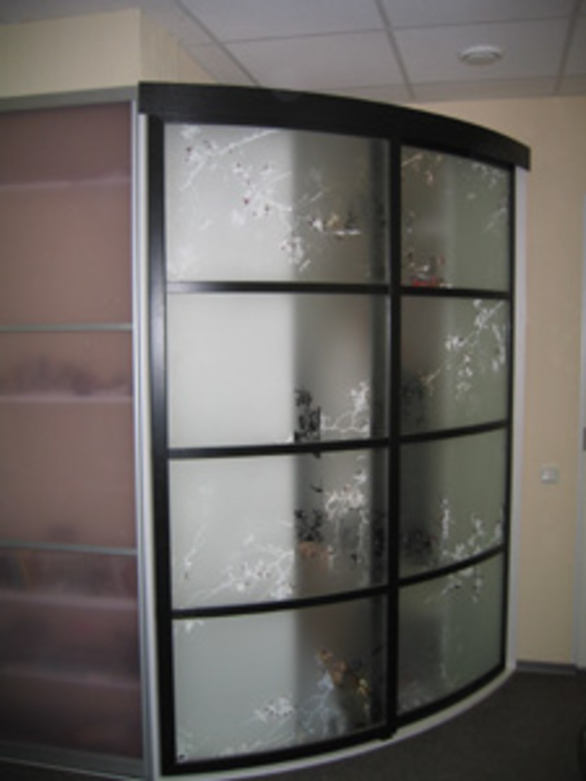 Шкаф купе радиусный с рисунком на стекле Бобруйск